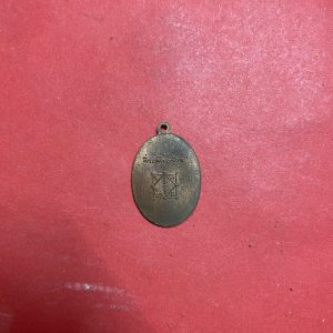 เหรียญหลวงพ่อพระครูวิบูล วชิรธรรมเนื้อทองแดงผิวไฟ หลังยันต์ มีลงจารย์ชัดเจน
อยู่2ตำแหน่งซ้ายขวาข้างองค์ท่านพระครู - Image 4