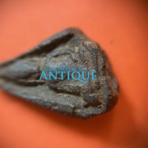 พระนางพญาเนื้อดินดำ กรุวัดดอนลาน จ. สุโขทัยพิมพ์ใหญ่ อายุเก่าหลายร้อยปีฐานชำรุด องค์ที่ 9 - Image 4