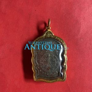 เหรียญชนะมารหลวงหลวงพ่อคูณปี2537เนื้อนวะ บล็อกพานสามเขี้ยวเลี่ยมทองคำตอกโค๊ต2547คมชัดสวยงามพร้อมประกวด - Image 3