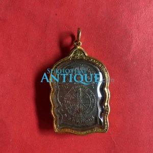 เหรียญชนะมารหลวงหลวงพ่อคูณปี2537เนื้อนวะ บล็อกพานสามเขี้ยวเลี่ยมทองคำตอกโค๊ต2547คมชัดสวยงามพร้อมประกวด - Image 4