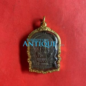 เหรียญชนะมารหลวงหลวงพ่อคูณปี2537เนื้อนวะ บล็อกพานสามเขี้ยวเลี่ยมทองคำตอกโค๊ต1770 คมชัดสวยงามพร้อมประกวด - Image 2