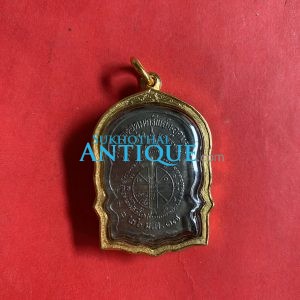 เหรียญชนะมารหลวงหลวงพ่อคูณปี2537เนื้อนวะ บล็อกพานสามเขี้ยวเลี่ยมทองคำตอกโค๊ต1770 คมชัดสวยงามพร้อมประกวด - Image 4