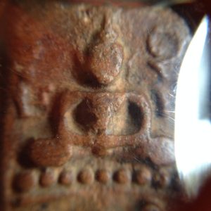 พระกรุหลวงพ่อปานขี่นกสมาธิ  กรุเก่าคมชัดเลี่ยมทอง เนื้อฉ่ำดูง่ายสบายตา - Image 3