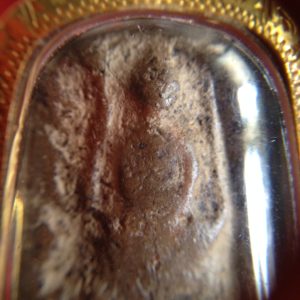 หลวงพ่อปาน พิมพ์ขี่ไก่โบราณ มีซุ้ม วัดบางโคนม อ.เสนา จ.อยุธยา ด้านหลังมียันต์ เนื้อพระละเอียดแน่นหนึบนุ่น เก่าดูง่าย เลี่ยมทอง - Image 3