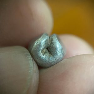 พดด้วงสมัยสุโขทัยเม็ดสลึงหายากมาก ตรา กระค่าย - หอยสังข์  สภาพคมชัดสวยงาม - Image 4