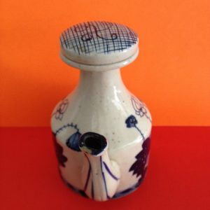 กาน้ำใบเล็กสีฟ้าขาวลายกอบัวมีฝาเป็นจุกกระเบื้ง - Image 2