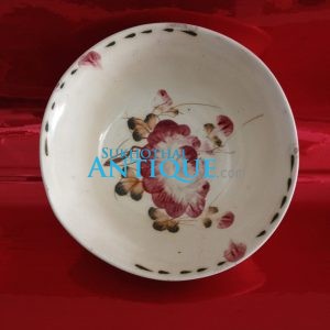 ชามกระเบื้องใบใหญ่สีขาวหม่นลายดอกไม้ ราคาใบละ 350 บ. - Image 1