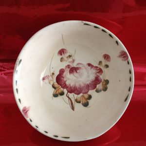 ชามกระเบื้องใบใหญ่สีขาวหม่นลายดอกไม้ ราคาใบละ 350 บ. - Image 2