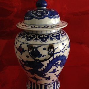 โถกระเบื้องสีขาวฟ้า หงษ์+มังกร พร้อมฝา มีหูหิ้ว 1 คู่ - Image 4