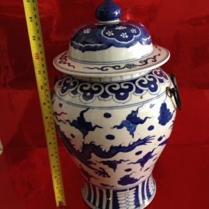 โถกระเบื้องสีขาวฟ้า หงษ์+มังกร พร้อมฝา มีหูหิ้ว 1 คู่ - Image 3