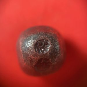 พดด้วงรัตนโกสินทร์เม็ดบาทสมัย ร.3 พ.ศ.2367-2394 ( ตราปราสาท-กรงจักร ) ตราปราสาทสวยงามคมชัดมากๆ (เม็ดที่ 7) - Image 2