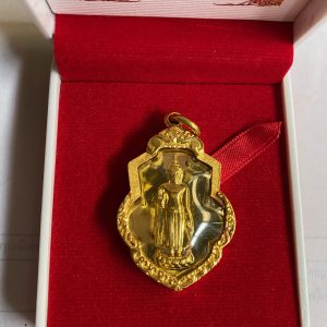 เหรียญหลวงพ่อธรรมจักรหลังหลวงปู่ศุขปี 2558 เนื้อทองคำ เลี่ยมทองคำกันนำ้นำ้หนัก23กรัม ตอกโค๊ตเลข 72 รวมกันได้ 9 สวยงามมาก - Image 4