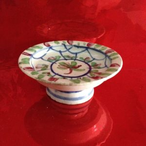 จานเชิงรัตนโกสินทร์ตอนต้น มีลายบนอย่างเดียว สภาพสมบูรณ์มาก ใบที่ 4 - Image 2