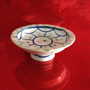 จานเชิงรัตนโกสินทร์ตอนต้น มีลายบนอย่างเดียว สภาพสมบูรณ์มาก ใบที่ 5 - Image 3