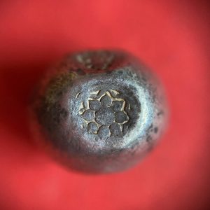 พดด้วงเม็ด 1 บาทสมัยพระนารายณ์ปี พ.ศ. 2199-2231ตราครุฑ สวยคมชัดมากๆ (เม็ดที่ 16) ตราประจำแผ่นดินชัดมากๆ - Image 2