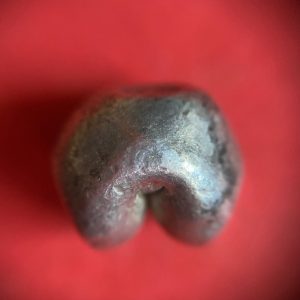 พดด้วงเม็ด 1 บาทสมัยพระนารายณ์ปี พ.ศ. 2199-2231ตราครุฑ สวยคมชัดมากๆ (เม็ดที่ 16) ตราประจำแผ่นดินชัดมากๆ - Image 3