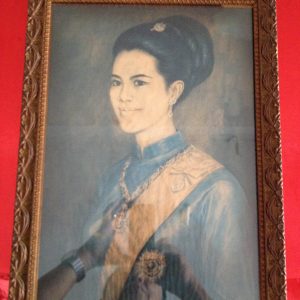 รูปถ่ายเก่าในหลวงและราชินี อยู่ในกรอบปูนหลุยส์  สวยงามคลาสสิกมาก - Image 2