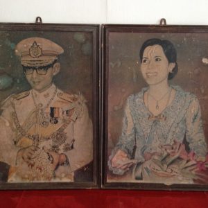 รูปวาดลงในกระดาษอัดรูปในหลวงและราชินี สวยงามดูแปลกตามาก ขนาด 16"x22 - Image 3