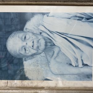 รูปภาพเก่า พระราชวุฒาจารย์ ( หลวงปู่ ดูลย์  อตุโล ) วัดราชบูรพาราม จ. สุรินทร์ 2430 - 2526 อยู่ในกรอบไม่เดิมขนาด 29.5 X 41 ซม. - Image 3