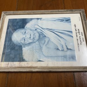 รูปภาพเก่า พระราชวุฒาจารย์ ( หลวงปู่ ดูลย์  อตุโล ) วัดราชบูรพาราม จ. สุรินทร์ 2430 - 2526 อยู่ในกรอบไม่เดิมขนาด 29.5 X 41 ซม. - Image 4