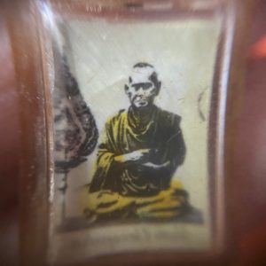 รูปถ่ายสมเด็จพระพุฒาจารย์ ( โต พรหมรังษี ) หลังเขียนยันต์บนกระดาษเก่า เลี่ยมกรอบพลาสติก - Image 3