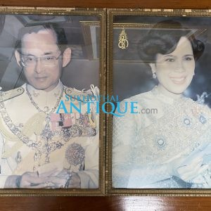 รูปภาพเก่าราชินีสีสวยสดสมบูรณ์ใหญ่มากขนาด 21 1/2" X 15" กรอบปูนเก่าเดิม - Image 4