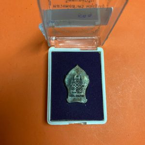 พระยอดขุนพลบ้านค่ายเนื้อนวะ หลวงพ่อหนองกรับ จ.ระยอง หลังยันต์ ตอกโค๊ต 5085 - Image 2