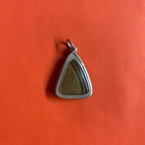 เหรียญหลวงพ่อเงินจอบใหญ่ปี 2515 เลี่ยมเงินลงยาเก่าพร้อมขึ้นคอสวยงามมาก - Image 2