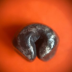 พดด้วงสุโขทัยเม็ด 1 บาทตราช้าง - ตราพุ่มหก บากขา 2 ข้าง ปลายขาข้างขวามีอตอกตราสังข์ เม็ดที่ 3 - Image 3