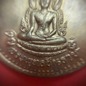 เหรียญพระพุทธชินราช หลัง สมเด็จพระนเรศวรมหาราช   27 มีนาคม 2536 กะไหล่ทอง - Image 4