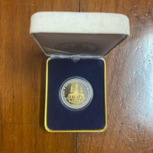 เหรียญพระราชพิธีกาญจนาภิเษก ฉลองสิริราชสมบัติ 80 พรรษา ปี 2539 เนื้อเงิน ขัดเงาหน้ากากทอง สวยมากพร้อมกล่องเดิม - Image 4