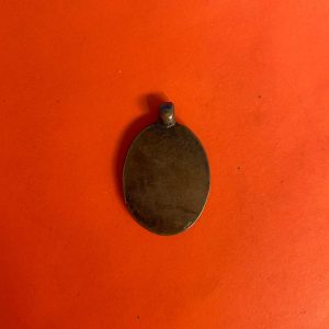 เหรียญรูปไข่ หลวงปู่ไข่วัดเชิงเลน ( วัดบพิตรพิมุข )เนื้อทองแดงห่วงเชื่อม ด้านหลังมียันต์เขียน - Image 3