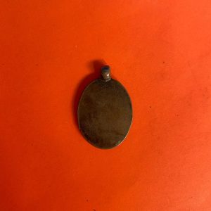 เหรียญรูปไข่ หลวงปู่ไข่วัดเชิงเลน ( วัดบพิตรพิมุข )เนื้อทองแดงห่วงเชื่อม ด้านหลังมียันต์เขียน - Image 4