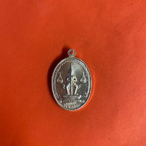 เหรียญเนื้อเงินหลวงพ่อพระมหาวีระ ถาโร (ฤาษีลิงดำ)  หลังท้าวเวสสุวัณ ที่ระลึกวันค่ายศรีนครินทรา กก.ตชด.ญต 8  25 กันยายน 2520 - Image 3