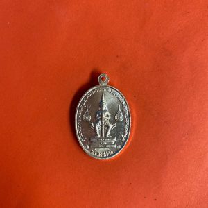 เหรียญเนื้อเงินหลวงพ่อพระมหาวีระ ถาโร (ฤาษีลิงดำ)  หลังท้าวเวสสุวัณ ที่ระลึกวันค่ายศรีนครินทรา กก.ตชด.ญต 8  25 กันยายน 2520 - Image 4