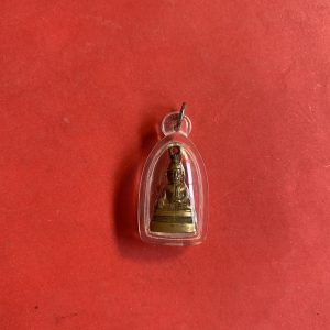 พระหล่อหลวงพ่อโสธรเก่าห่วงเชื่อมด้านบนเศียร เลี่ยมพลาสติกพร้อมใช้ - Image 2