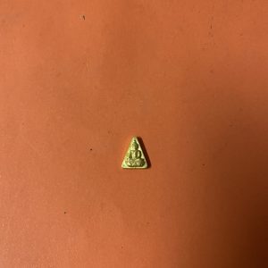 พระสมเด็จนางพญาจิตรดา สก.5 รอบ เนื้อทองคำ พิมพ์เล็ก หนักหนึ่งสลึง สวยงามเดิมๆไม่เคยใช้ - Image 2