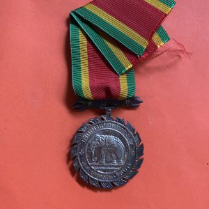 เหรียญบำเหน็จแห่งความยั่งยืน และมั่นคงในราชการ เนื้อเงิน พร้อมเข็มกลัด และแพรแถบ - Image 2