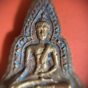 เหรียญหล่อประกบโบราณพระพุทธชินราช พิมพ์เข่าลอย วัดดอนยายหอมเนื้อทองผสมเก่า จัดสร้างประมาณปี 2490 - Image 3