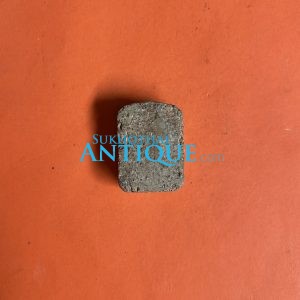 พระหลวงพ่อปานเนื้อดินมอย พิมพ์ขี่ไก่หางพวง  ผงอุดเต็ม - Image 2