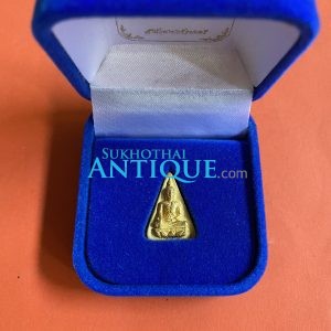 พระสมเด็จนางพญาจิตรดา สก.5 รอบ 12 สิงหาคม 2535 เนื้อทองคำ พิมพ์กลาง หนัก 7.8 กรัม พร้อมกล่องเดิมสีฟ้า  สวยงามมาก - Image 3