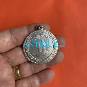 เหรียญพระราชทานกำเนิดรักษาดินแดง ร.6 ปี2505 ห่วงเชื่อม เนื้อ อัลปาก้ากะไหล่เงิน พิมพ์ใหญ่ เหรียญที่ 4 สวยเดิมมาก - Image 2