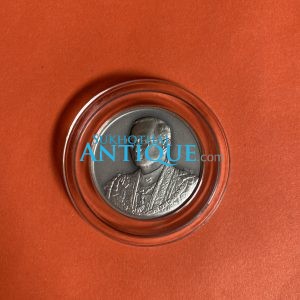 เหรียญพระราชพิธีมหามงคลเฉลิมพระชนมพรรษา 7 รอบ เนื้อเงินพ่นทราย  5 ธันวาคม 2554  พร้อมกล่องและใบ - Image 3