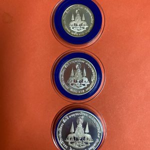 เหรียญฉลองสิริราชสมบัติครบ 50 ปี กาญจนาภิเษก 9 มิถุนายน 2539  เนื้อเงินแบบขัดเงาครบชุด 3 เหรียญ - Image 3