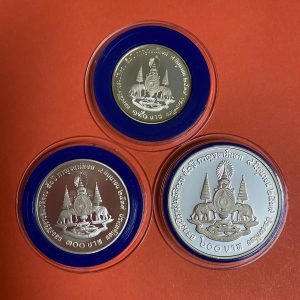 เหรียญฉลองสิริราชสมบัติครบ 50 ปี กาญจนาภิเษก 9 มิถุนายน 2539  เนื้อเงินแบบขัดเงาครบชุด 3 เหรียญ - Image 2