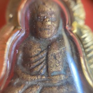 หลวงพ่อเงินหล่อโบราณออกวัดท้ายนำ้ เลี่ยมพลาสติกกันนำ้กรอบทองไมค่อน รวมสร้อยคอพร้อมใช้ - Image 3