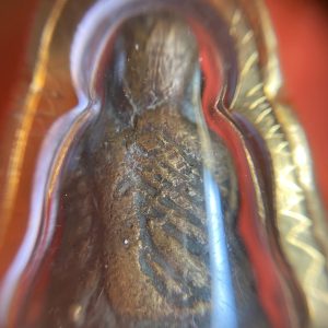 หลวงพ่อเงินหล่อโบราณออกวัดท้ายนำ้ เลี่ยมพลาสติกกันนำ้กรอบทองไมค่อน รวมสร้อยคอพร้อมใช้ - Image 4