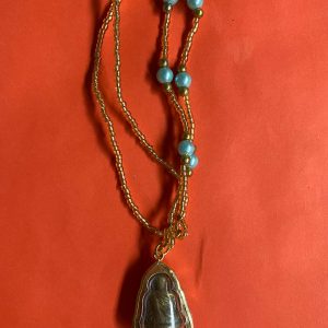 หลวงพ่อเงินหล่อโบราณออกวัดท้ายนำ้ เลี่ยมพลาสติกกันนำ้กรอบทองไมค่อน รวมสร้อยคอพร้อมใช้ - Image 2