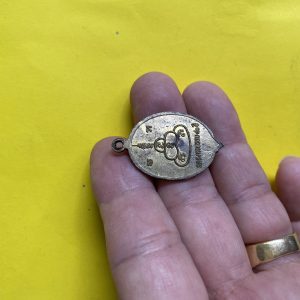 เหรียญพระครูสุจิตสีลาจารย์(ปู่ต๊วน) รุ่นแม่นากเนื้อทองแดงกะไหล่ทองวัดสวัสติการาม ฉลองครบรอบ ๘๐ ปี สวยงามคมชัดมาก - Image 4