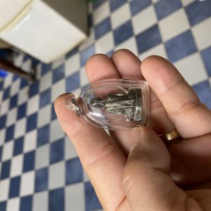 หล่อหลวงพ่อเดิม เนื้อเงิน เลี่ยมพลาสติกกันนำ้อย่างดี ( ไม่ทราบรุ่น พิธี ) - Image 2